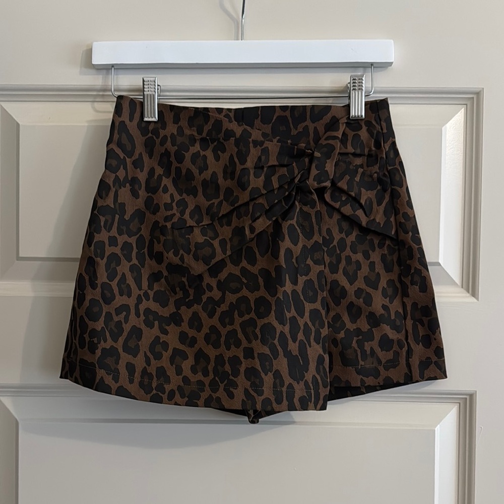 NWOT Flying Tomato Brown and Black Leopard Print Skorts
